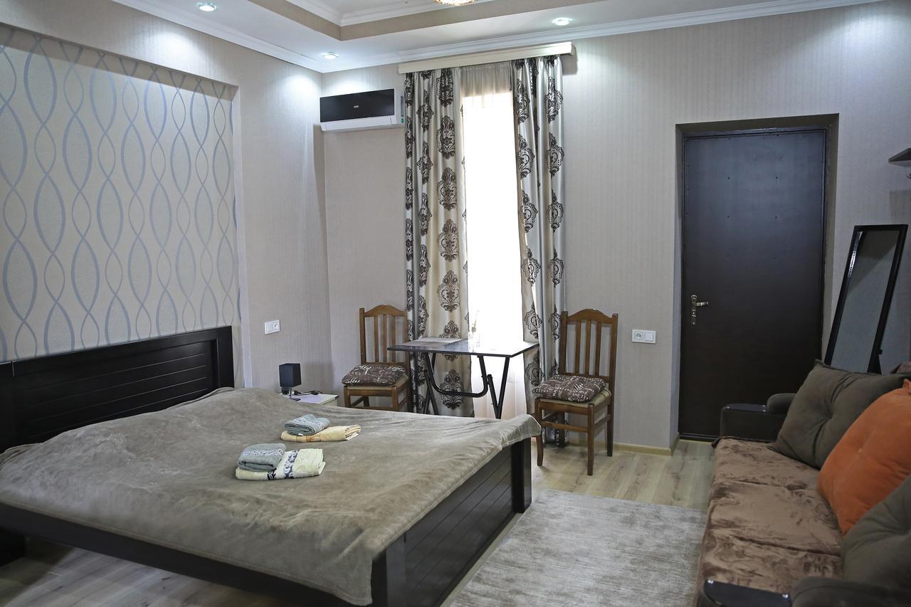 Guest House Beautiful Tbilisi On Khidistavi Street Exterior photo